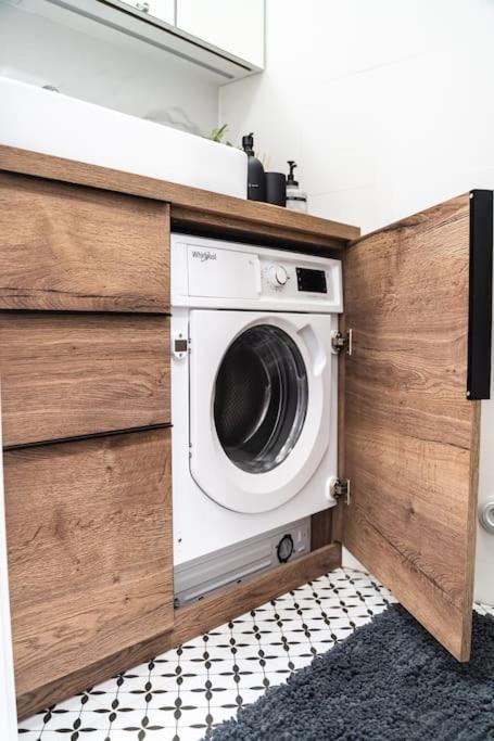 Myslbekova 5 Apartment Ostrava Bagian luar foto
