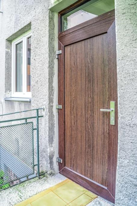 Myslbekova 5 Apartment Ostrava Bagian luar foto