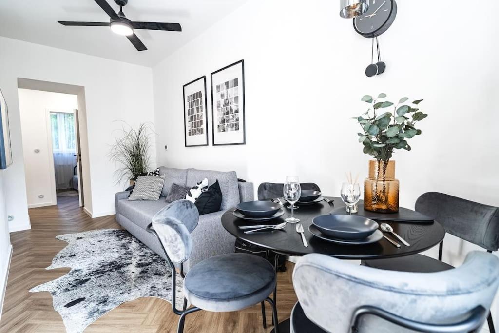 Myslbekova 5 Apartment Ostrava Bagian luar foto